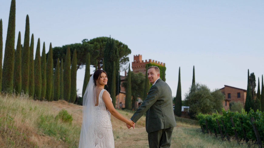 destination wedding in Tuscany at Borgo Tre Rose in Montepulciano. Couple Session
