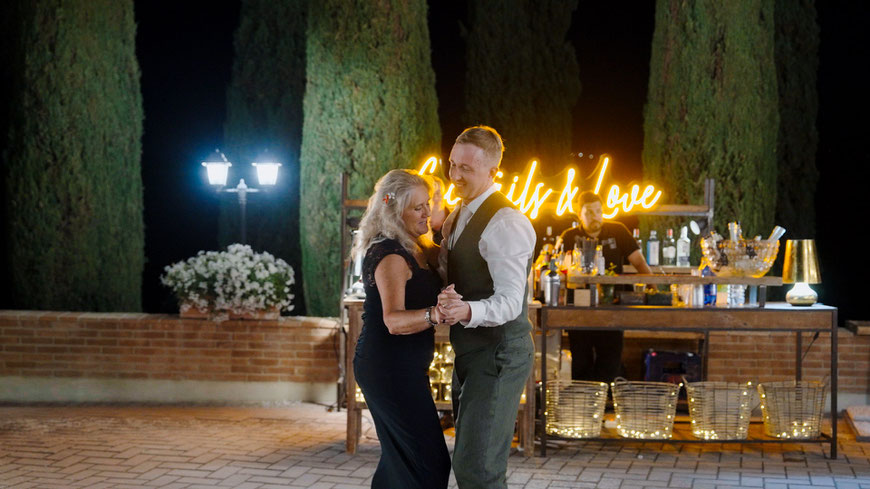 destination wedding in Tuscany at Borgo Tre Rose in Montepulciano. The first dance