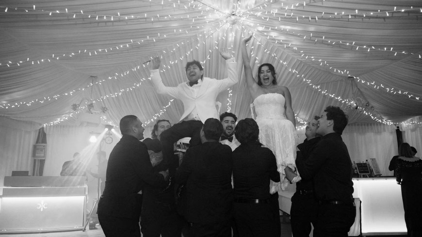 destination wedding in Umbria at Villa Baroncino a venue on Trasimeno lake. Wedding dance party