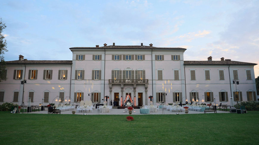 Jewish wedding ceremony at Villa Borromeo, captured in an emotional wedding video