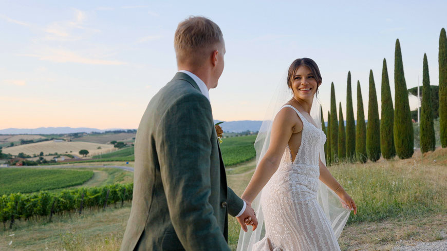 destination wedding in Tuscany at Borgo Tre Rose in Montepulciano. Couple Session during the golden hour