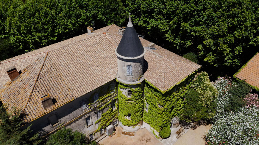 Exterior view of Château de Villele, a wedding venue in France