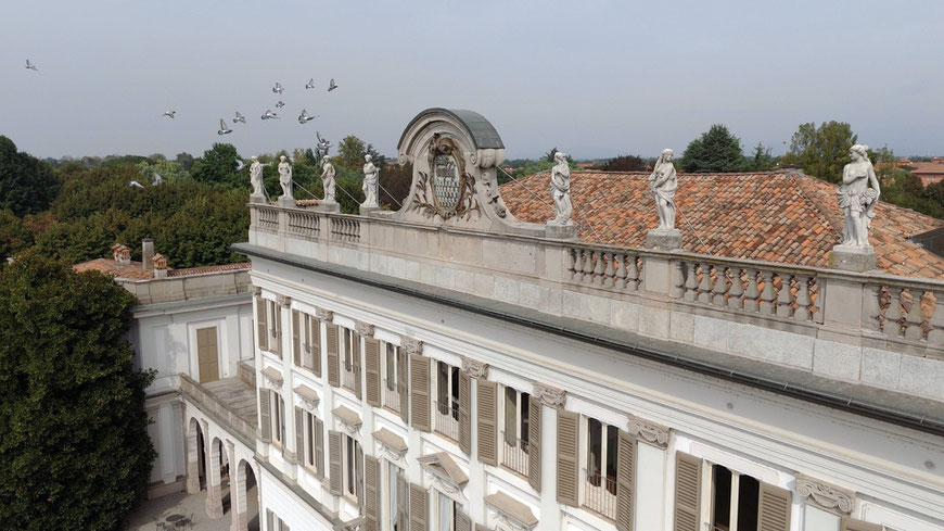 Jewish wedding ceremony at Villa Borromeo, captured in an emotional wedding video