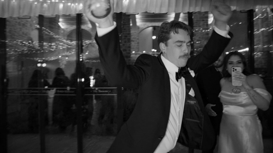 destination wedding in Umbria at Villa Baroncino a venue on Trasimeno lake. Wedding dance party