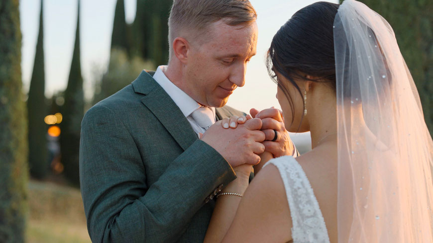 destination wedding in Tuscany at Borgo Tre Rose in Montepulciano. Couple Session during the golden hour