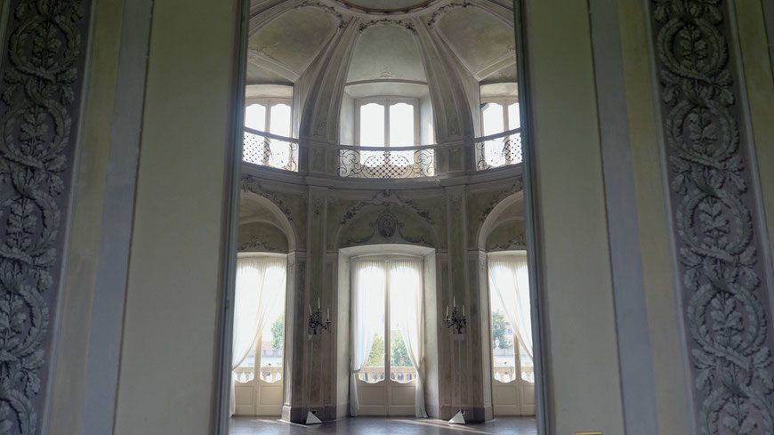 Jewish wedding ceremony at Villa Borromeo, captured in an emotional wedding video