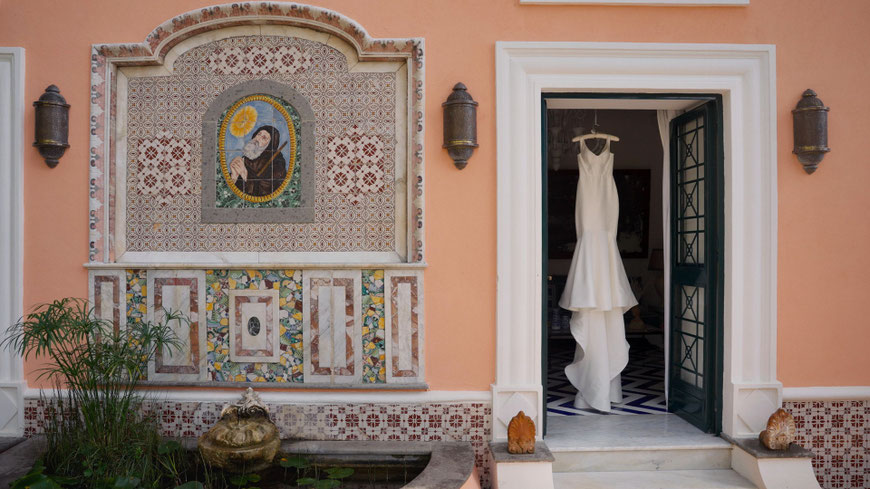 Wedding in Positano at Villa Treville, the bride dress