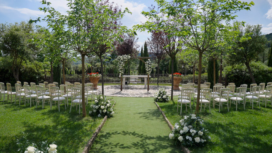 destination wedding in Umbria at Villa Baroncino a venue on Trasimeno lake. Drone shot