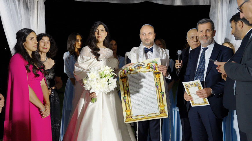 Jewish wedding ceremony at Villa Borromeo, captured in an emotional wedding video