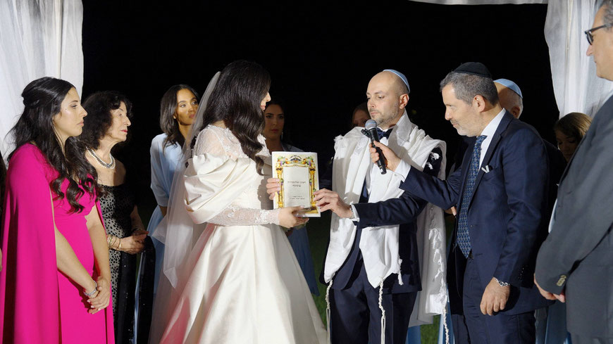 Jewish wedding ceremony at Villa Borromeo, captured in an emotional wedding video