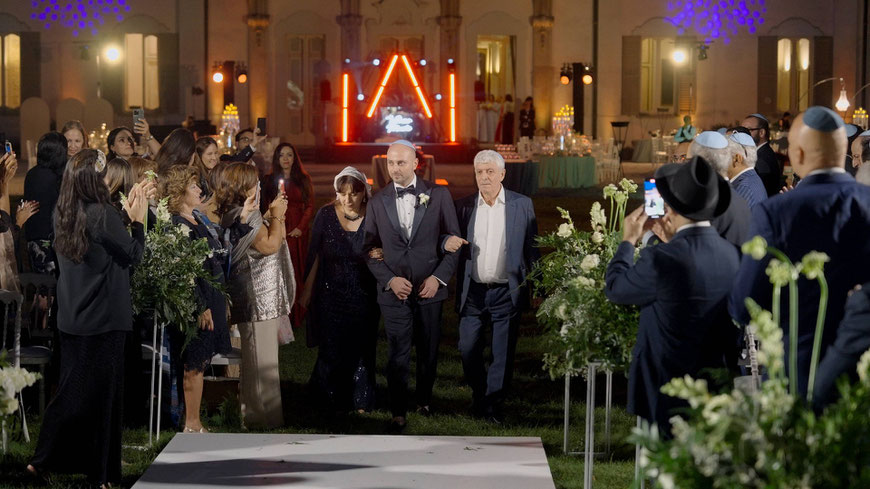 Jewish wedding ceremony at Villa Borromeo, captured in an emotional wedding video