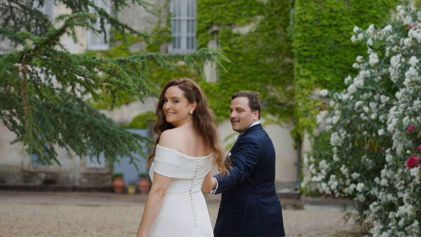 Wedding couple portraits in the gardens of Château de Villele