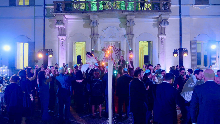 Jewish wedding ceremony at Villa Borromeo, captured in an emotional wedding video