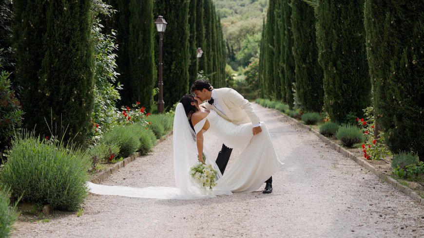 destination wedding in Umbria at Villa Baroncino on Trasimeno lake. Couple Session photos and video