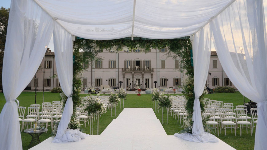 Jewish wedding ceremony at Villa Borromeo, captured in an emotional wedding video