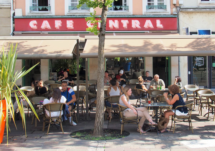 Das Café Central am Place Denfert-Rochereau in Montbéliard. Foto: Christoph Schumann, 2023