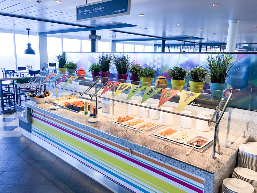Kinderbuffet auf der MeinSchiff 2