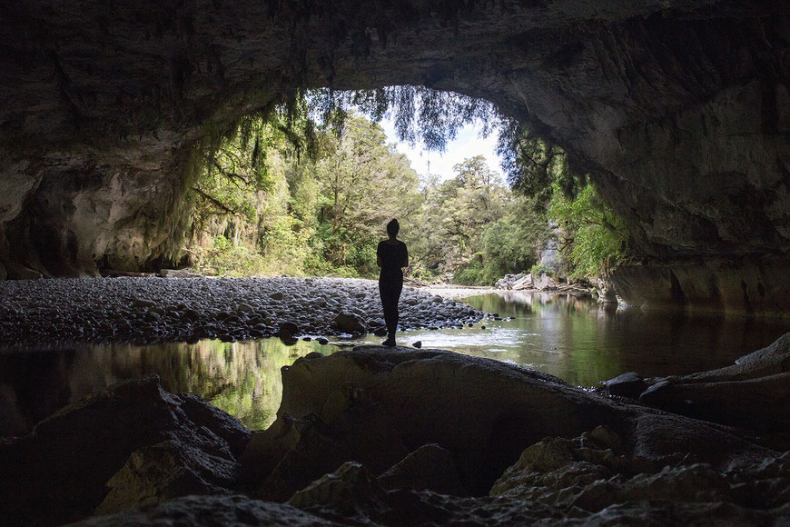 Wer die Opara Arches besucht, findet ein System von unterirdsichen Höhlen mitten im Regenwald.