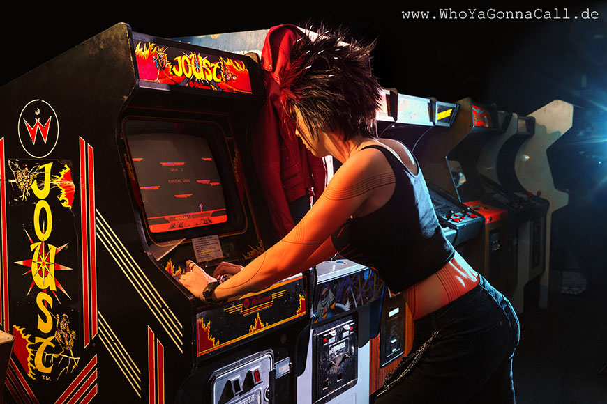 Ready Player One Art3mis playing Joust Arcade Cosplay