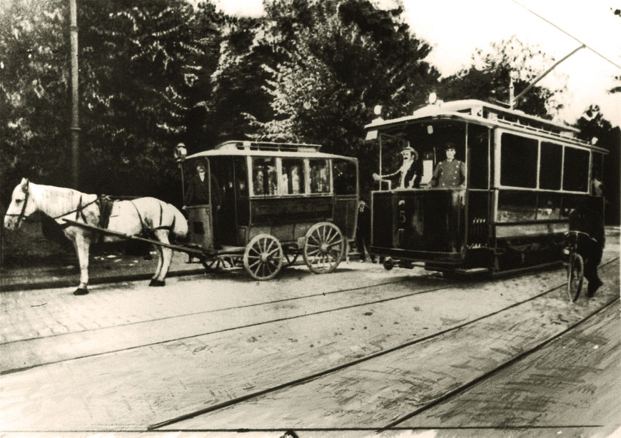 Der Pferdeomnibus wird 1901 von der Straßenbahn abgelöst