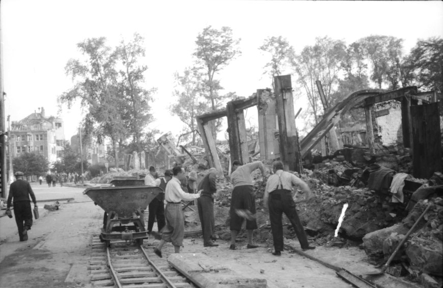 Herbst 1945 Salzstraße Schippaktion - Foto Carl Pohlschmidt - ULB