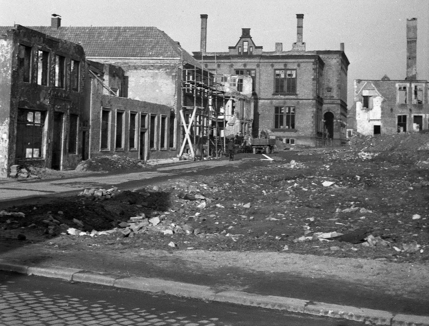 Pferdegasse, hinten links alte Uni 1947 - Sammlung Stoffers (Münsterländische Bank Thie - Stadtarchiv)