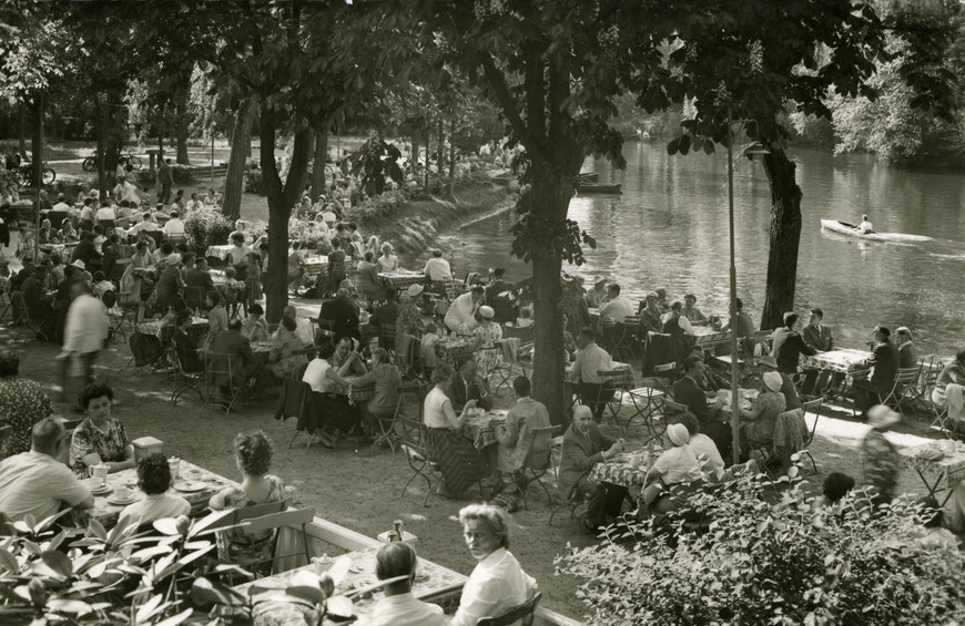 Kaffeetrinken bei Vennemann - Garten und Werse um 1960