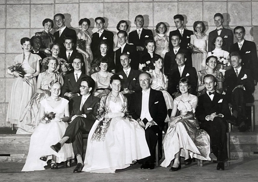 Schlussball Tanzschule Dr. Oberbach 1956 - Ellen rechts neben Dr. Oberbach