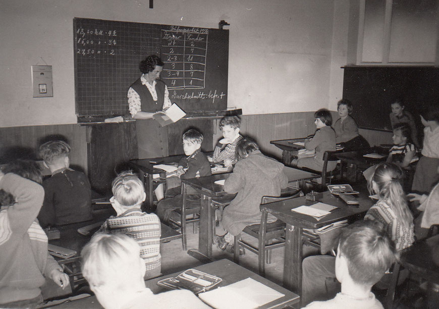 1956: Martin-Luther-Schule, 4. Klasse, Lehrerin Frau Dreßel