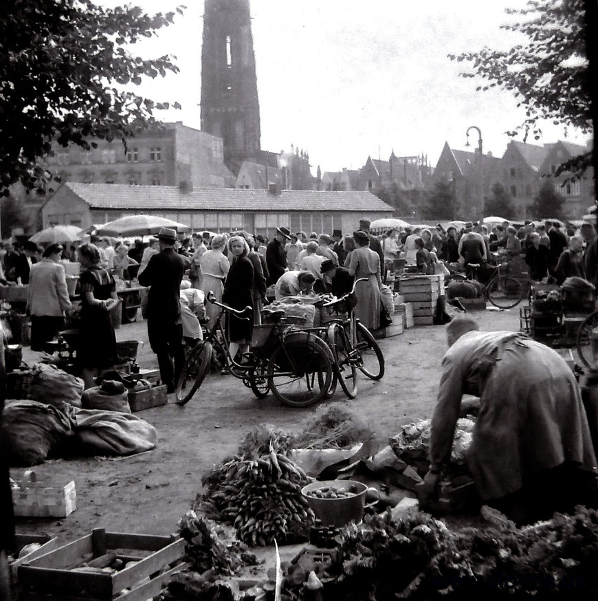 Marktgeschehen um 1948. 