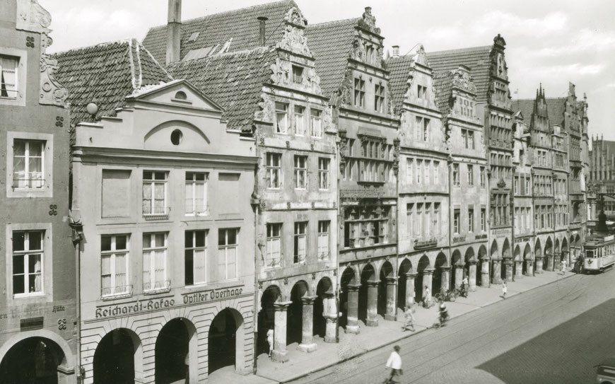 Prinzipalmarkt 32 (drittes Haus von links) um 1920 - Sammlung Stoffers (Münsterländische Bank - Stadtarchiv)