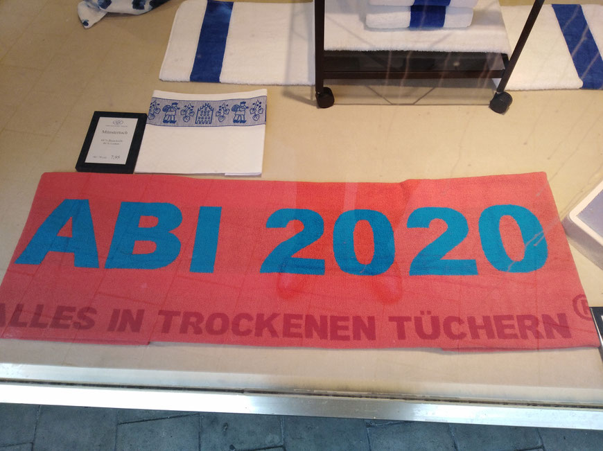 Auch dieses Textil gibt es in diesem Jahr, trotz allem! Gesehen auf der Rothenburg in Münster. Kein Fragezeichen!!!