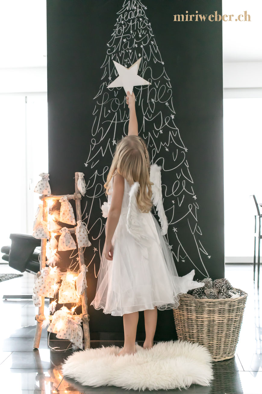 Chalkboard Advent, Chalkwall, Advent, Kreidetafel, Christmas, Weihnachten, Tannenbaum, reach for the stars, Adventskalender, Home Deco, DIY Blog Schweiz, Kreativ Blog Schweiz, Lettering