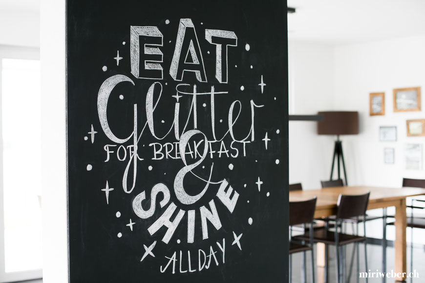 Chalk Board, Black Board, Lettering, Chalk, Kreide Tafel, eat glitter for breakfast and shine all day, diy, blog, kreativ, inspiration, sommer, herbst, winter, frühling, tafel beschriften schweiz