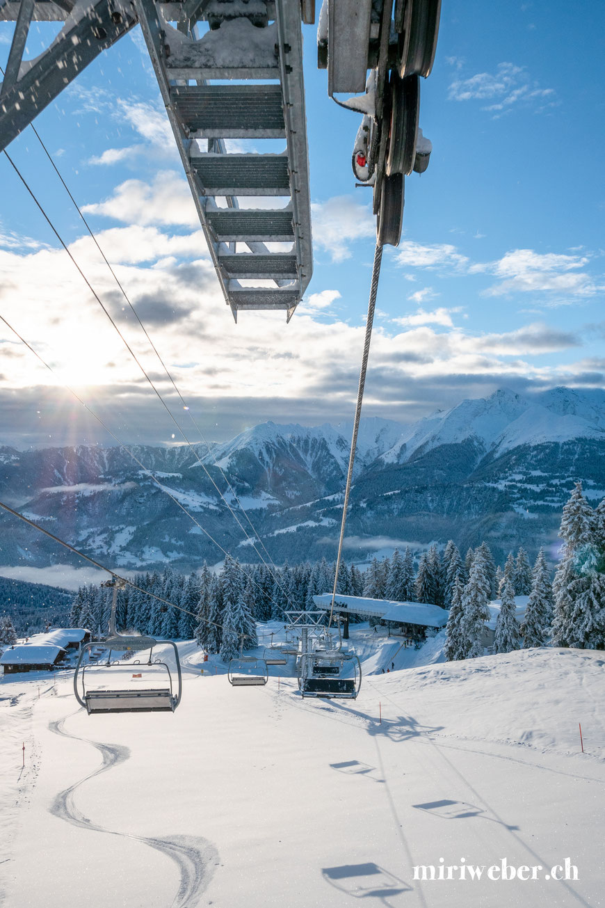 Sessellift, Curnius, Flims, Laax, Falera, Skigebiet Flims, Laax, Bergbahnen, Wintersaison, Winter, Pisten, Berghütte, Fotografin