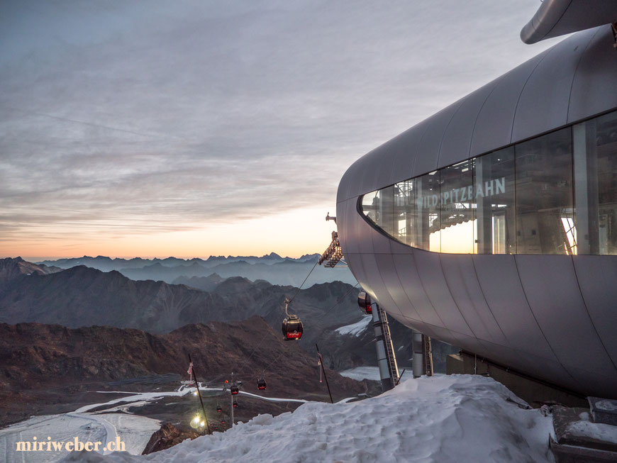 Pitztal Gletscherexpress, Gletscherbahn, Pitztal, Bergbahn, Tirol, Österreich, Gletscher, Skifahren, Snowboarden, Wildspitzbahn, Skifahren im Herbst, Skifahren, September, Oktober, November, höchster Gletscher, Dach Tirols