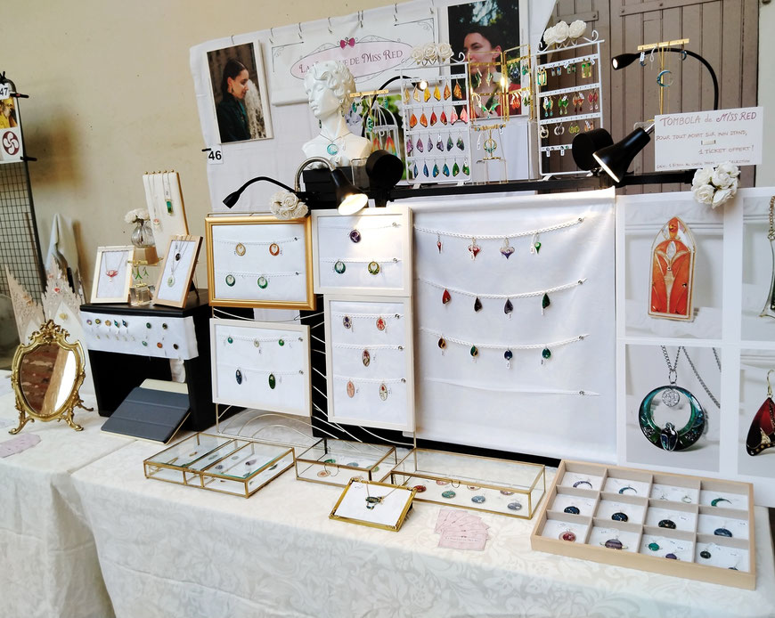 Stand de bijouterie fantaisie de La Fabrique de Miss Red, lors de l'exposition artisanale de St-Sever en août 2026