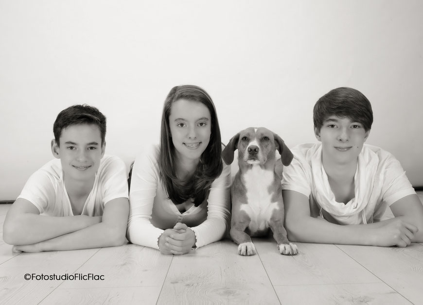 Familienfotos im Fotostudio Flic Flac in wunderschönen Hintergrundkulissen. 