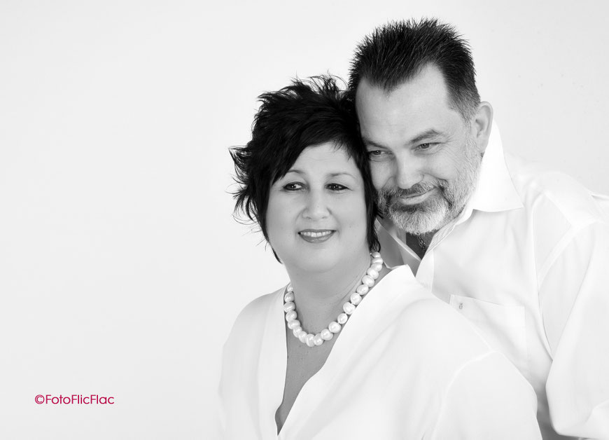 Familienfotos im Fotostudio Flic Flac in wunderschönen Hintergrundkulissen. 