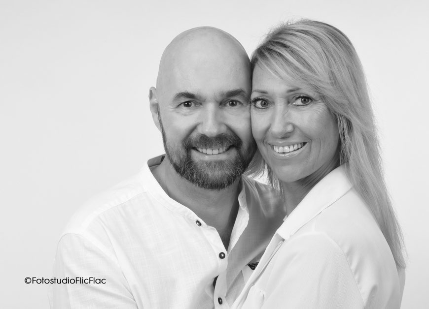 Familienfotos im Fotostudio Flic Flac in wunderschönen Hintergrundkulissen. 