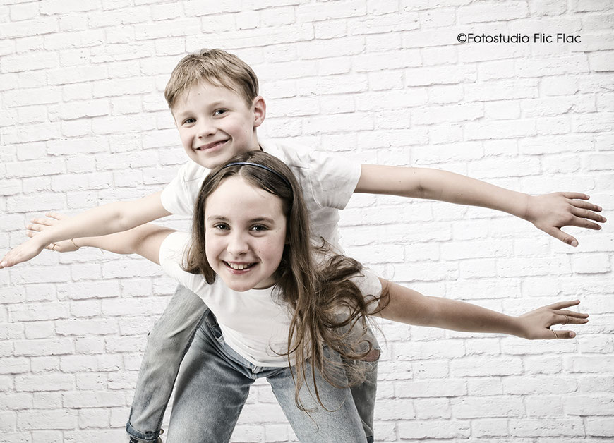 Familienfotos im Fotostudio Flic Flac in wunderschönen Hintergrundkulissen. 