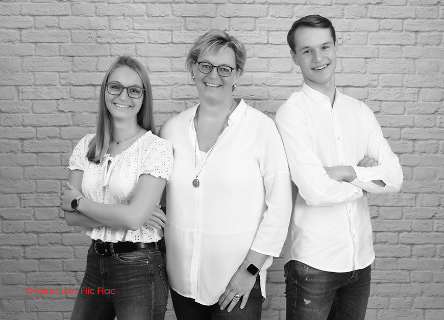  Familienfotos im Fotostudio Flic Flac in wunderschönen Hintergrundkulissen. 