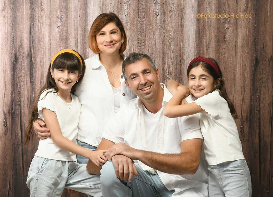 Familienfotos im Fotostudio Flic Flac in wunderschönen Hintergrundkulissen. 
