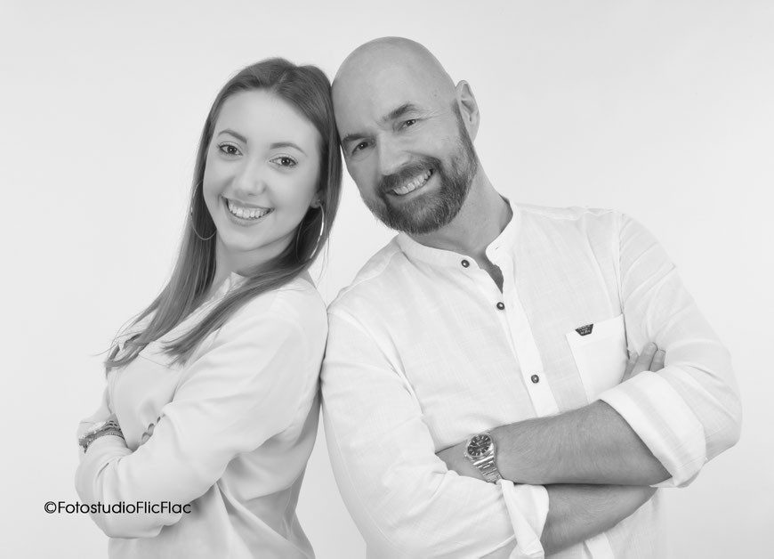 Familienfotos im Fotostudio Flic Flac in wunderschönen Hintergrundkulissen. 