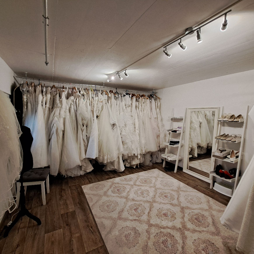 Anprobe und Brautkleider