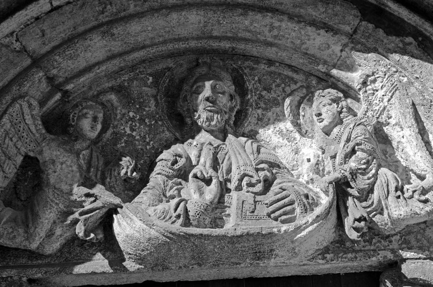 Relief an der Ulrichskirche in Regensburg
