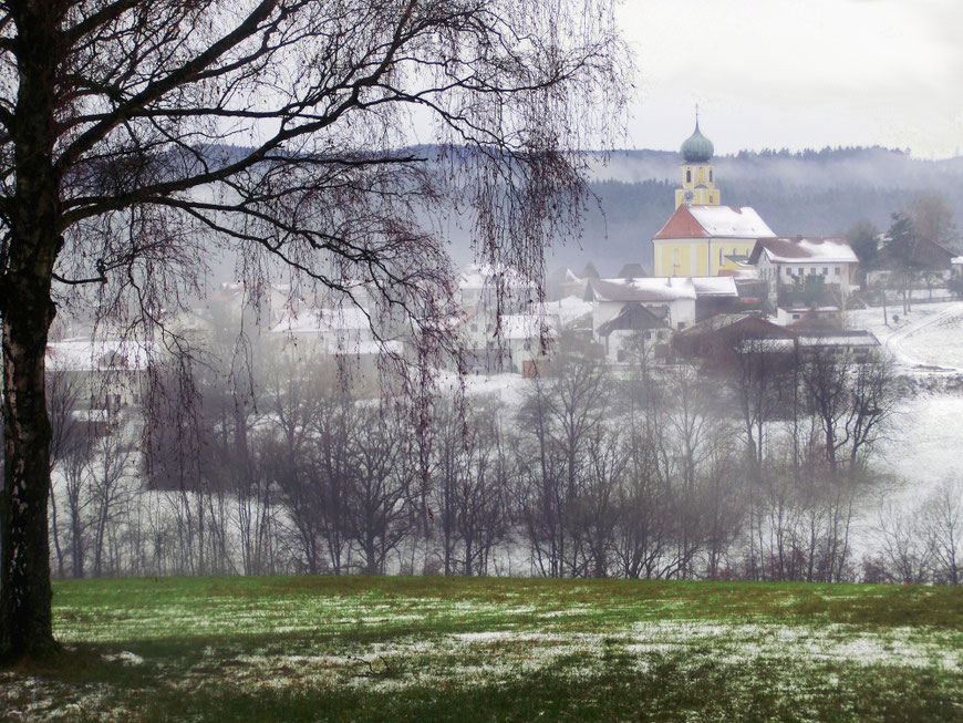 Nebel über winterlicher Landschaft