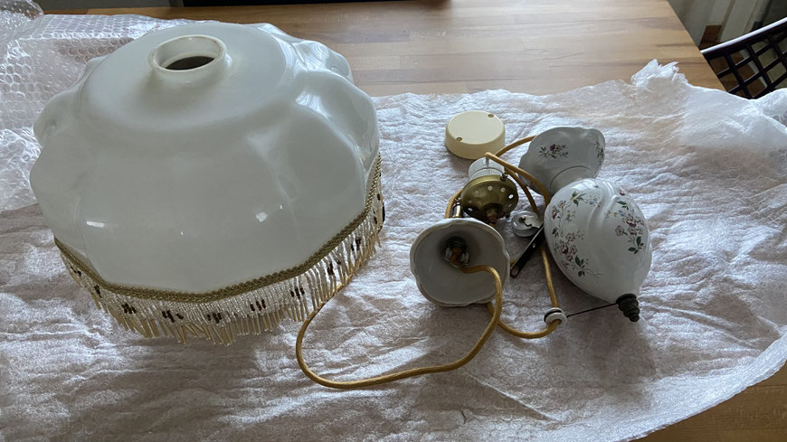 Marcel Schiegg, Occasion, Schnurzugleuchte, Fransenschirm, Deckenleuchte, Lampe, Flohmarkt, Leuchte, Fundgrube