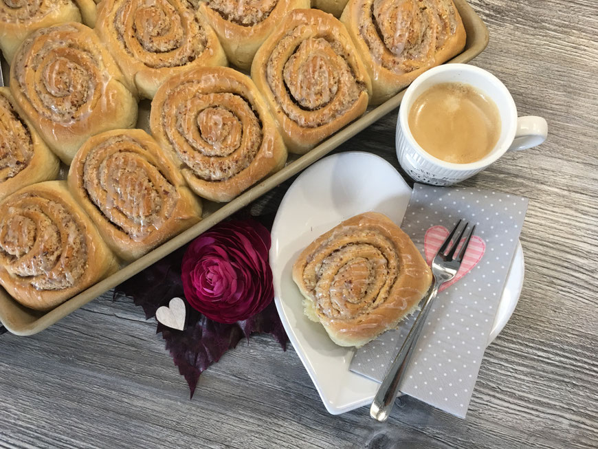 Nuss-Schnecken nach dem backen auf dem großen Ofenzauberer