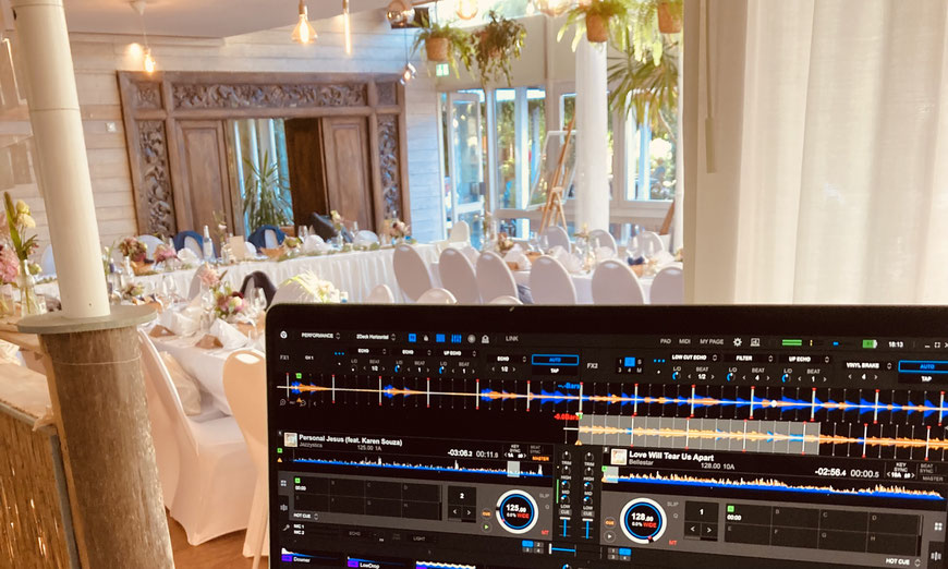 Partyvorbereiteter Wintergarten im PARKS Nürnberg – elegante Location mit DJ-Setup und freier Tanzfläche